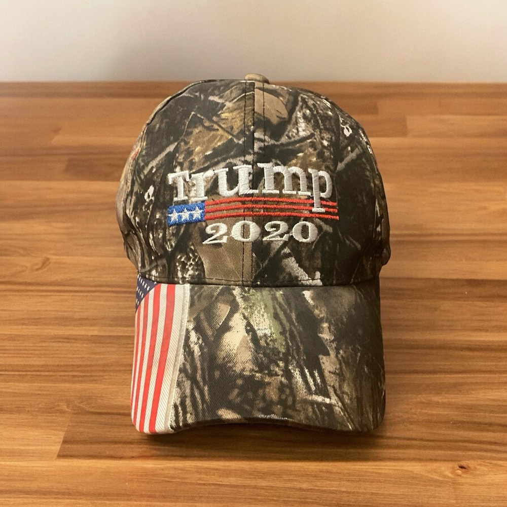 🇺🇸TRUMP 2020 Embroidered Stars & Stripes Adjustable Cap!